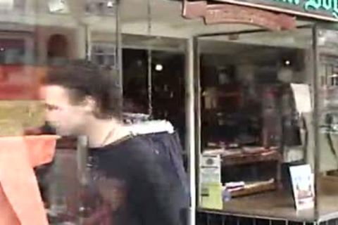 Castro 10-Pounder - Scene 2