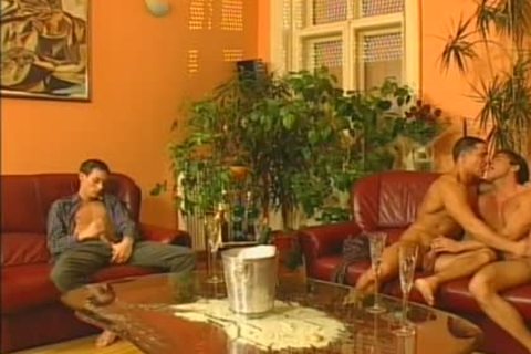 Muscled twink boy voyeur kissing scene