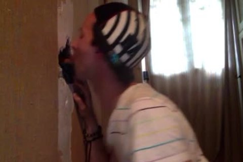 Je Me Fais DÃ©monter Le Cul Comme Une Grosse Chienne Au Travers D'un Glory aperture Je Suce Puis Il M'encule Jusqu'au Modudest Ou Il Me Rempli Le Cul 