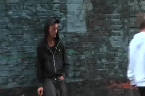 In French : Deux Lascars Anglais En Survet Se Font Une Aprs-midi Baise