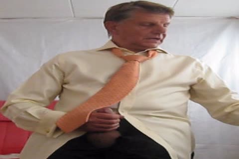 MASTURBATION WITH new YELLOW ShiRT 3rd Part  C'est Une longue SÃ©ssion TrÃ¨s Jouissive. Je Comchapsce Par Me Branler Avec Une Chemise Blanche , Puis J