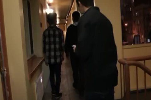 10-Pounder Pockets - Scene 3 - Factory video