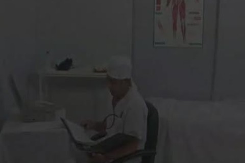 Doctor sucks dilettante 10-Pounder