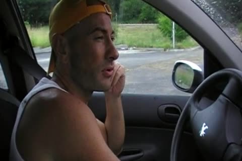 Gardeners Take 10-Pounder Gobbling Break