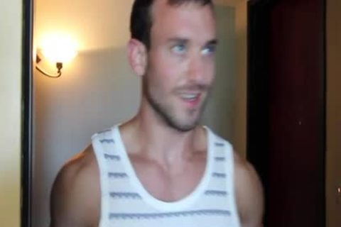 guyRoyale pretty twink gets Mbootyolder And poked