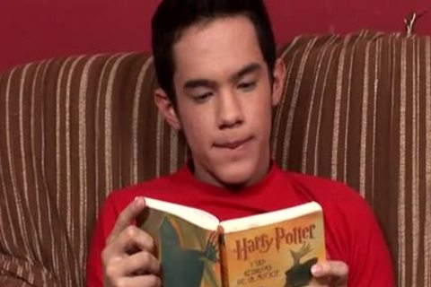 Hung teen Reads And bonks.wmv