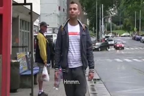 teen engulfing knob In Public