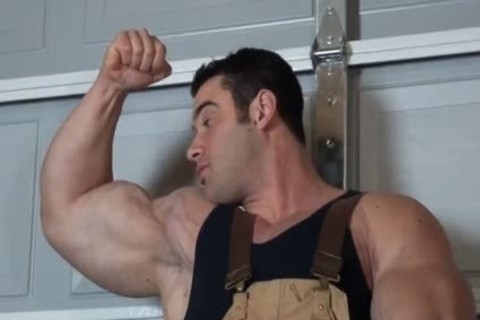 Muscle stud bare Stripping