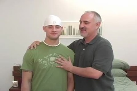 Aidyn Is A gay Who likes mature studs