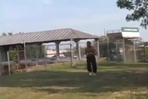 Daddy Hunter Catches A Vocal Muscle Prey