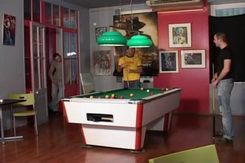 A 4 Sur Le Billard