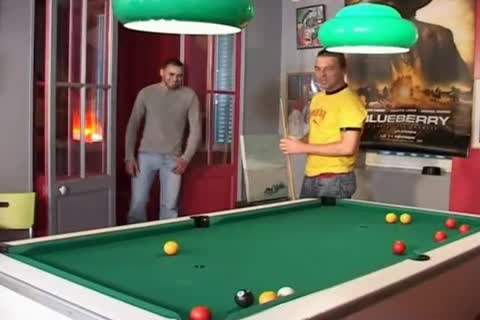 A 4 Sur Le Billard