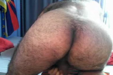 Bear man/ Un Ursuletz Dragut\nBear man/ Un Ursuletz Dragut