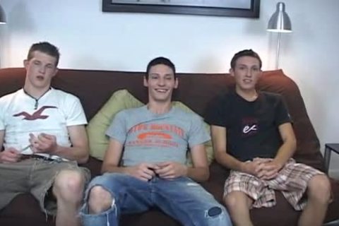 naughty teens Threeway engulfing & stroking
