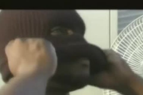 Dos Negrazos Se Follan A Un Blanco Con Do