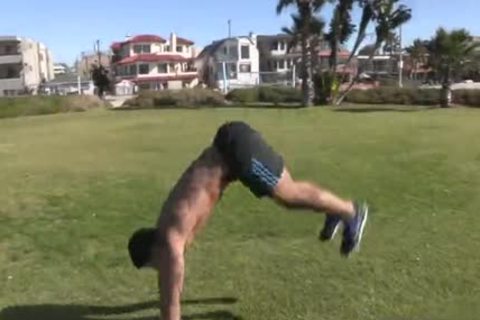 Solo muscled hunk cumshot