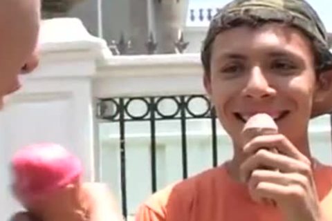 Muchachos Latinos Follan A Pelo *** Peli?