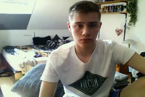 German juicy lad With worthy 10-Pounder & Bubble arse On web camera
