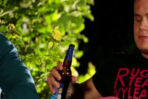 Bi Hunk bareback Rides