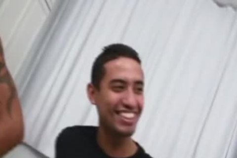 Hunk Latinos homo threesome poke