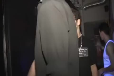 Un_jeune_dans_un_glory_hole