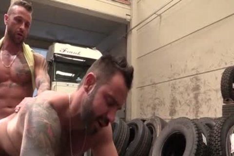 Hitchhiker pounds Truck Driver