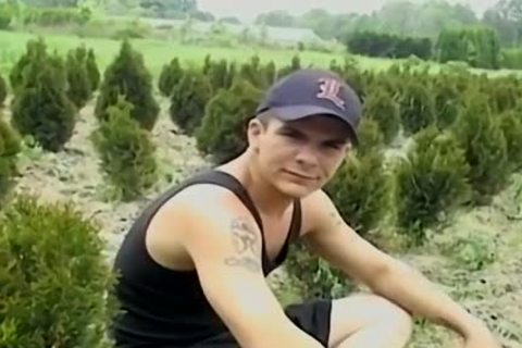 Gage Winchester likes Busting his nuts