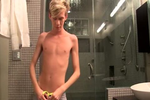 juicy blonde twink Tyler Thayer Is Up For A Solo Jack Off