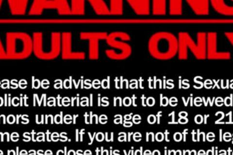 Blue Eyes Cazado Por Dinero