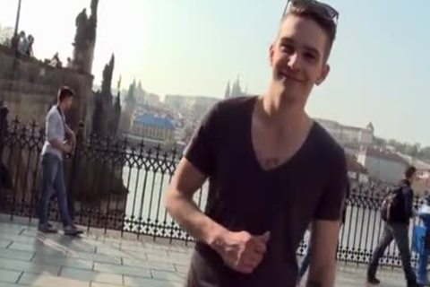 BD - hammering A TOURIST