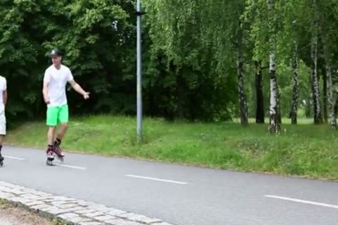 Muscly Bi guy came On