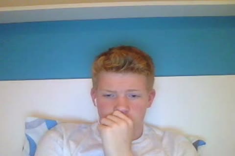 lusty 18yo teen From Belgium Fingers His pooper - W