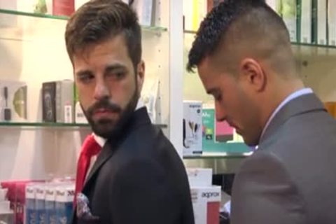 Muscle homo anal invasion With cumshot