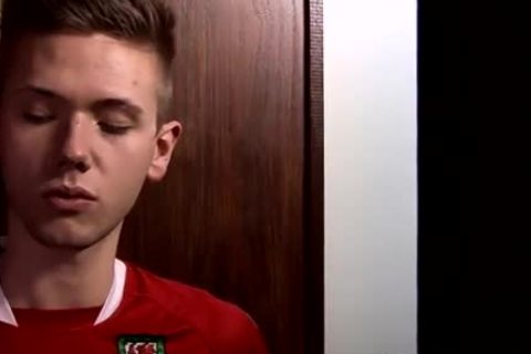 Skinny twink loves Cramming His Face