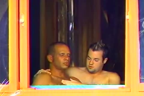 Relaxing in the fine Tub