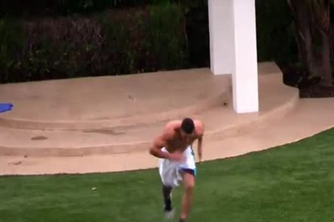 juicy Hunk Shows howdys Body