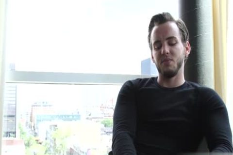 Muscle homo Flip Flop With cumshot