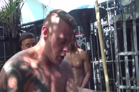 Logan Moore Obtiene gang hammered P.two