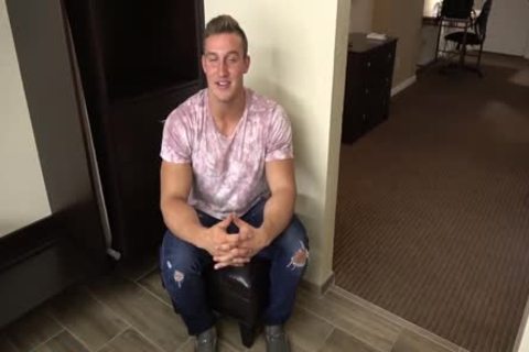 Max Warner Bodybuilder Solo JO