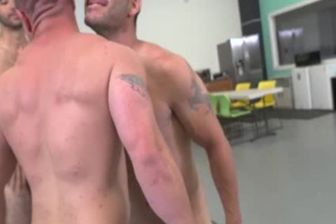 GRAB pooper - Hunky Boss Teaches His Office Team All About Teamwork
