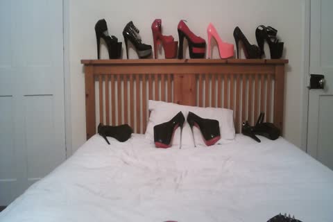 Cd Shows Many extraordinary Heels And Cums