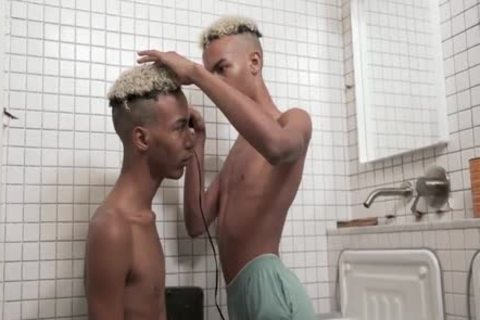 Fucking in the bath amongst couple