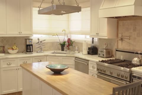 Zario Travezz bonks Wesley Woods