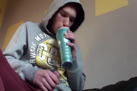 CZECH CASTING Skate twink Casting handjob ball cream flow