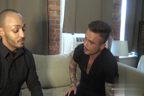 gay Pulls Strangers rod through A gap