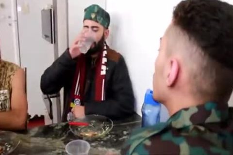 SEXO NO QUARTEL BARRACKS bare - IRAMOS DATADOS