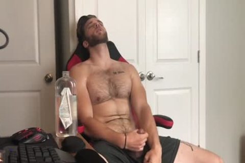 fine Hunk Keeps Cumming