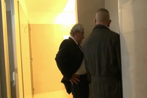 Chubby bear bareback cumshot in bath