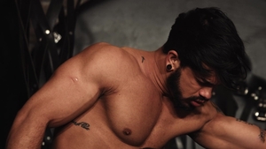 Bromo: Master Takes Latin Bottom