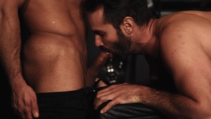 Bromo: Master Takes Latin Bottom